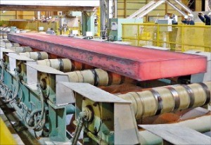 브라질 CSP제철소에서 생산된 슬래브. 