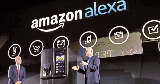 아마존의 AI 플랫폼 알렉사는 다양한 전자기기에 들어간다. CES 2018에선 알렉사가 더해진 LG전자 냉장고가 등장했다. 한경DB
