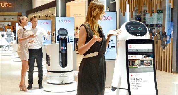 LG전자가 ‘IFA 2018’에서 다양한 LG 클로이 로봇을 선보였다.  /LG전자 제공 