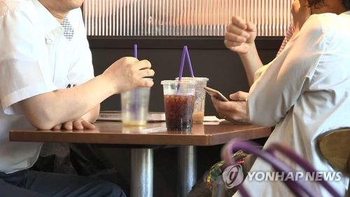 날도 더운데 카페 진상族 '눈살'… "여름에 50% 집중"