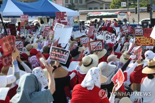 "성차별·사법불평등 중단하라" 광화문 여성시위… "7만명 참가" 