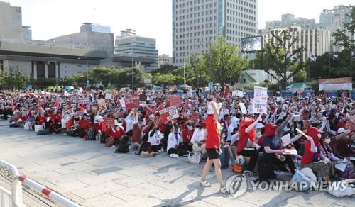 "성차별·사법불평등 중단하라" 광화문 여성시위… "7만명 참가" 