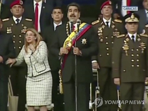 드론으로 폭탄공격… 마두로 베네수엘라 대통령 암살위기 모면