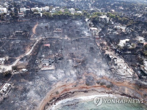 91명 숨진 그리스 산불에 줄줄이 퇴진… 경찰·소방 수장 경질