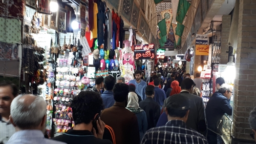 이란 美 제재 맞서 '환란' 긴급대책 발표… 금사재기 급증
