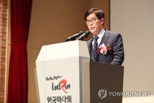 마사회장 "마필관리사, 이달 창립 조교사 협회가 고용해야"