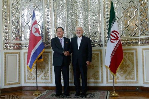 美 제재 첫날 북-이란 외무장관 '미묘한' 회담
