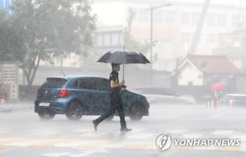 서울 등 곳곳에 강한 소나기… 폭염 식히기엔 역부족