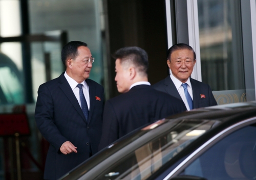 '핵지식 보존' 주장 리용호, 베이징 도착… 질문엔 '묵묵부답'
