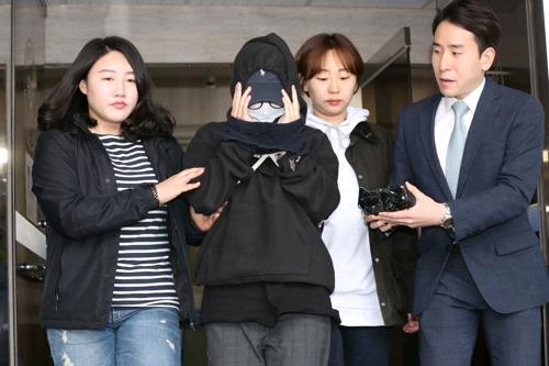 '홍대 남성 누드모델 몰카' 20대 여성 1심서 징역 10월