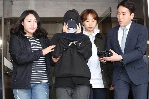 '홍대 몰카' 여성 실형에 "초범은 집행유예 아니었나" 술렁