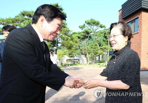 김진표, 김경수 지사에 '경남 경제 회복 지원' 약속