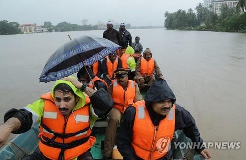 인도 남부 '100년 만의 홍수'로 324명 사망