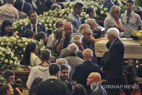 제노바 교량붕괴 현장서 시신 추가 수습…"사망자 43명으로"