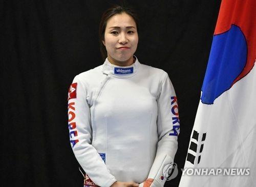 [아시안게임] 강영미, 펜싱 여자 에페 은메달 확보…최인정 동메달
