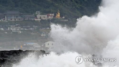 전주시 태풍 피해 최소화 총력전…그늘막 철거, 공사장 감독