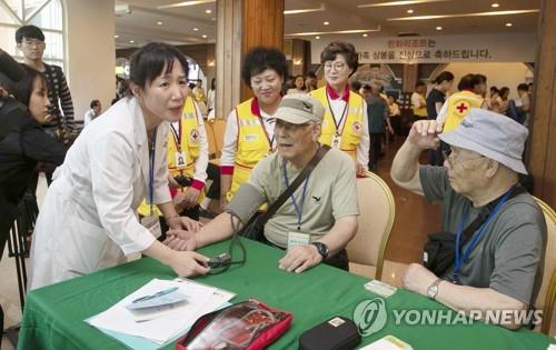 "내일 날씨 좋았으면"… 이산가족, 태풍에도 설렘 속 속초 집결