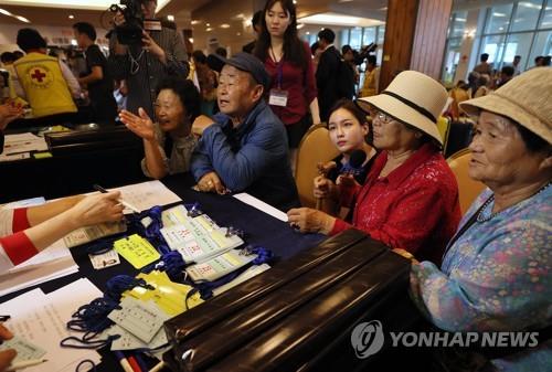 '태풍도 못막아'… 2차 이산상봉단 오늘 北가족과 감격의 재회