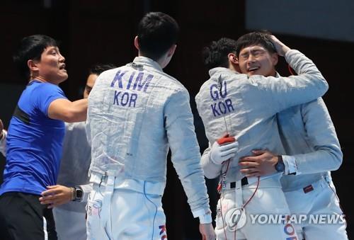 [아시안게임] 펜싱 남자 사브르, 단체전 2연패…구본길 한국 첫 2관왕