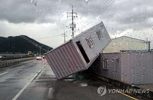 한반도 빠져나간 '솔릭' 곳곳 생채기… 피해는 예상보다 작아