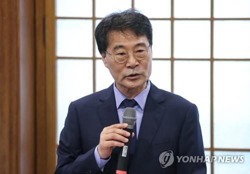 장하성, 김동연과 갈등설에 "부부간에도 이견 피할 수 없어"