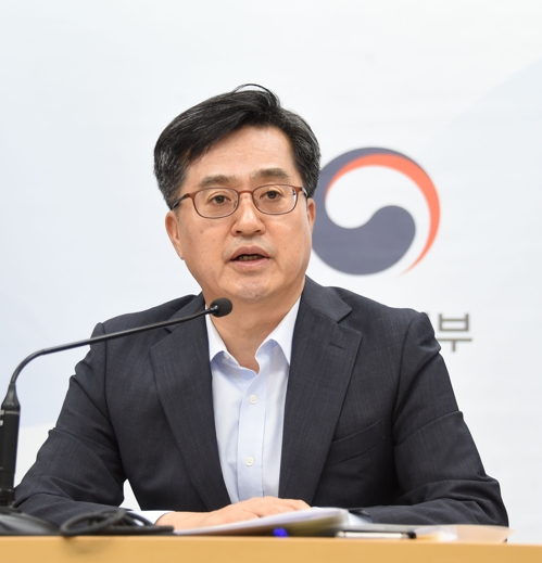 [2019예산] 김동연 "최저임금, 고용에 일부 부정적 영향"