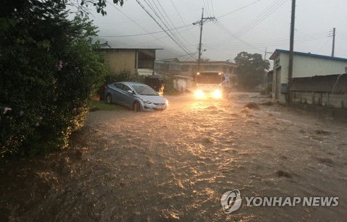 서울·경기·강원에 이틀째 폭우… 곳곳에 홍수·산사태·침수