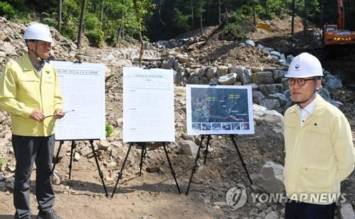 "집중호우로 무너질라" 산림청, 산사태 위기경보 '주의'로 상향