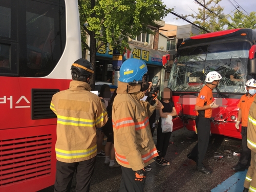 "햇살이 눈부셔" 전세버스, 시내버스 추돌…임신부 등 16명 경상