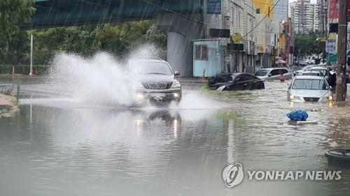 군산 말도 330㎜ 폭우… 전북 내일까지 많은 비