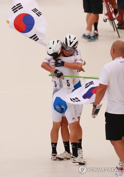 -아시안게임- 사이클 여자 매디슨 금메달… 나아름 4관왕 기염