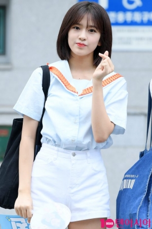 [TEN PHOTO] 안유진 &#39;미소 유발&#39;