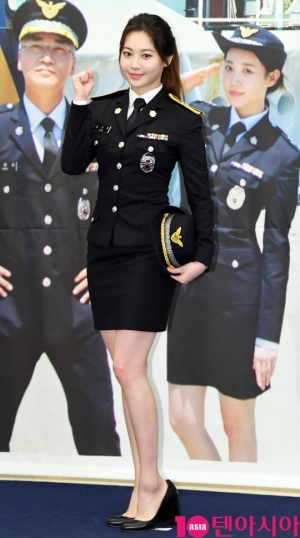 [TEN PHOTO]바다경찰 제복입은 걸스데이 유라