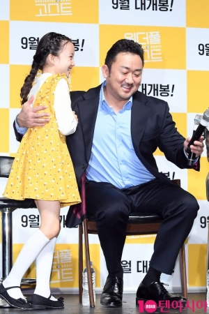 [TEN PHOTO] 최유리-마동석 &#39;미소 짓게 만드는 아빠와 딸&#39;