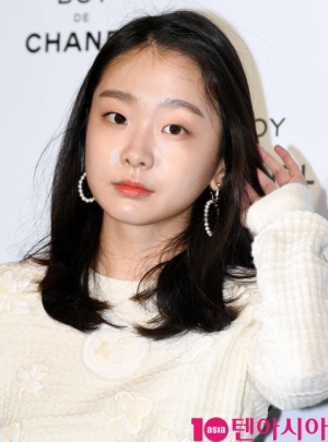 [TEN PHOTO]김다미 &#39;반사판이 필요없는 순수한 미모&#39;