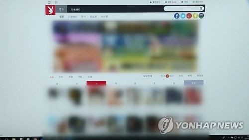 국내 최대 웹툰 불법유통 '밤토끼' 운영자 징역 2년 6개월 선고