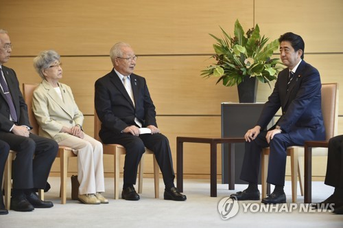 비밀회담 개최·일본인 조기 석방… 김정은-아베 대화 진전 볼까