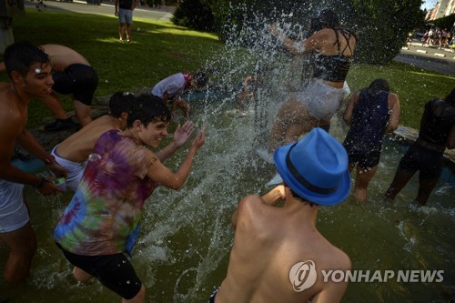 유럽도 폭염 계속 맹위 떨쳐… 리스본 44도 최고기온 경신