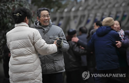 중국도 고령화·저출산 비상… 40여년만에 산아제한 폐지 추진