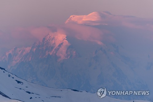 폭염에 알프스 몽블랑 눈사태 위험…등반자제령