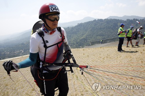 레슬링 조효철, 핏빛 투혼의 AG 金… 사이클도 금빛 질주