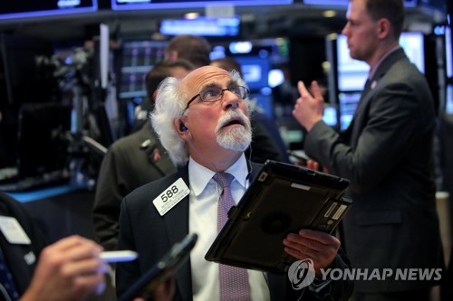 美 나스닥 '8,000 고지' 돌파…S&P 500도 최고치 