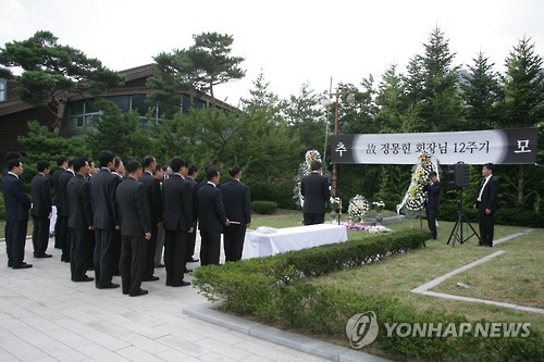 北,현정은 방북맞춰 현대 인연 부각…"김정일 '현대는 첫사랑'"