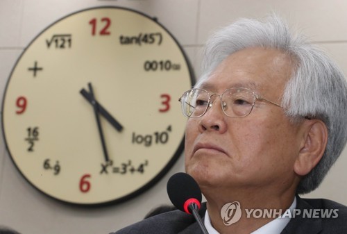 '문재인 공산주의자' 발언 고영주 무죄… "명예훼손 고의 없어"