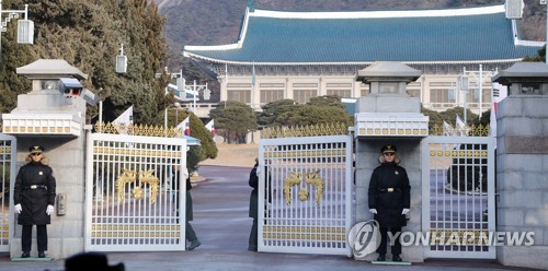 靑 '사생활침해 언론폐간' 청원에 "언론자유 중요… 개입 부적절"