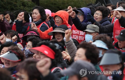 연세대 경비노동자들 "학교가 근무시간 일방 변경… 협약무시"