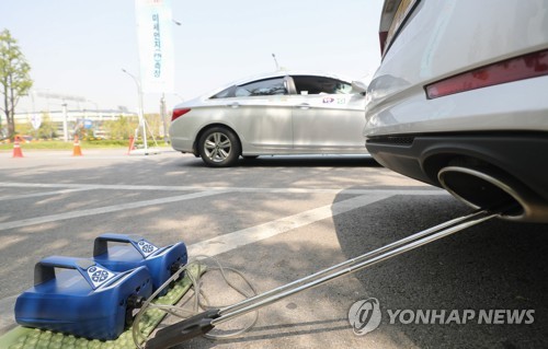 달리는 차 배출가스 검사한다… 경남도, 원격장비로 측정