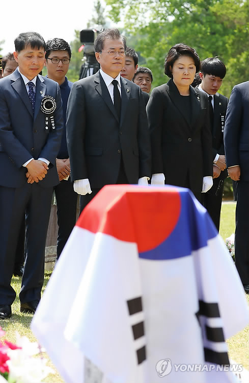 문대통령 "소방관 희생 잊지않겠다…안전대책 꼼꼼히 점검할 것"