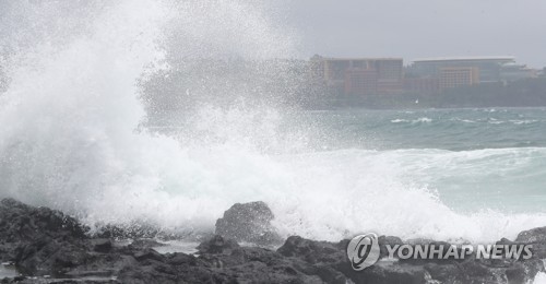 제주도 남쪽 먼바다 21일 밤 태풍 예비특보… 육상, 강풍