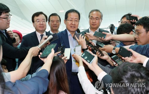 페북 못끊는 홍준표 "총선때 연방제통일 프레임 등장할 수도"